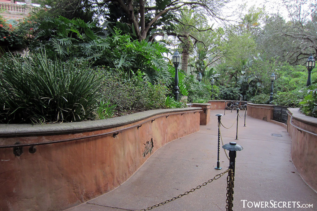 tower_of_terror_orlando_walkway_queue